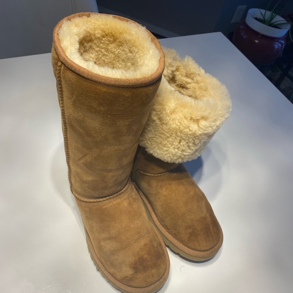 UGG Classic Brown Ankle Boots - Picture 10 of 14